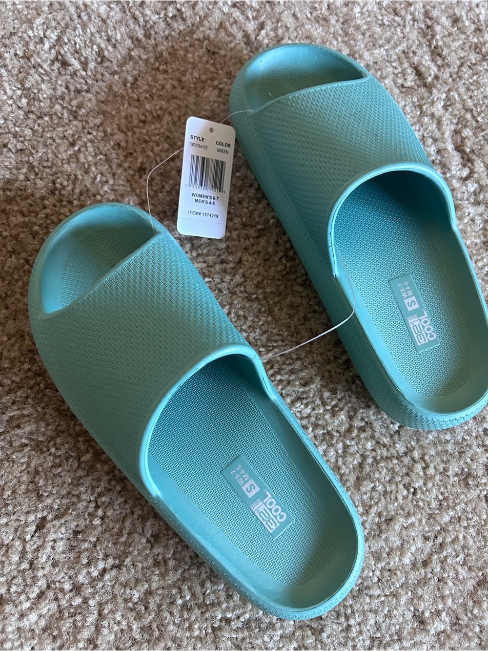 New with tags 32COOL Cushion Slide Women's Mint Green Slip-On Slippers
Size 6-7